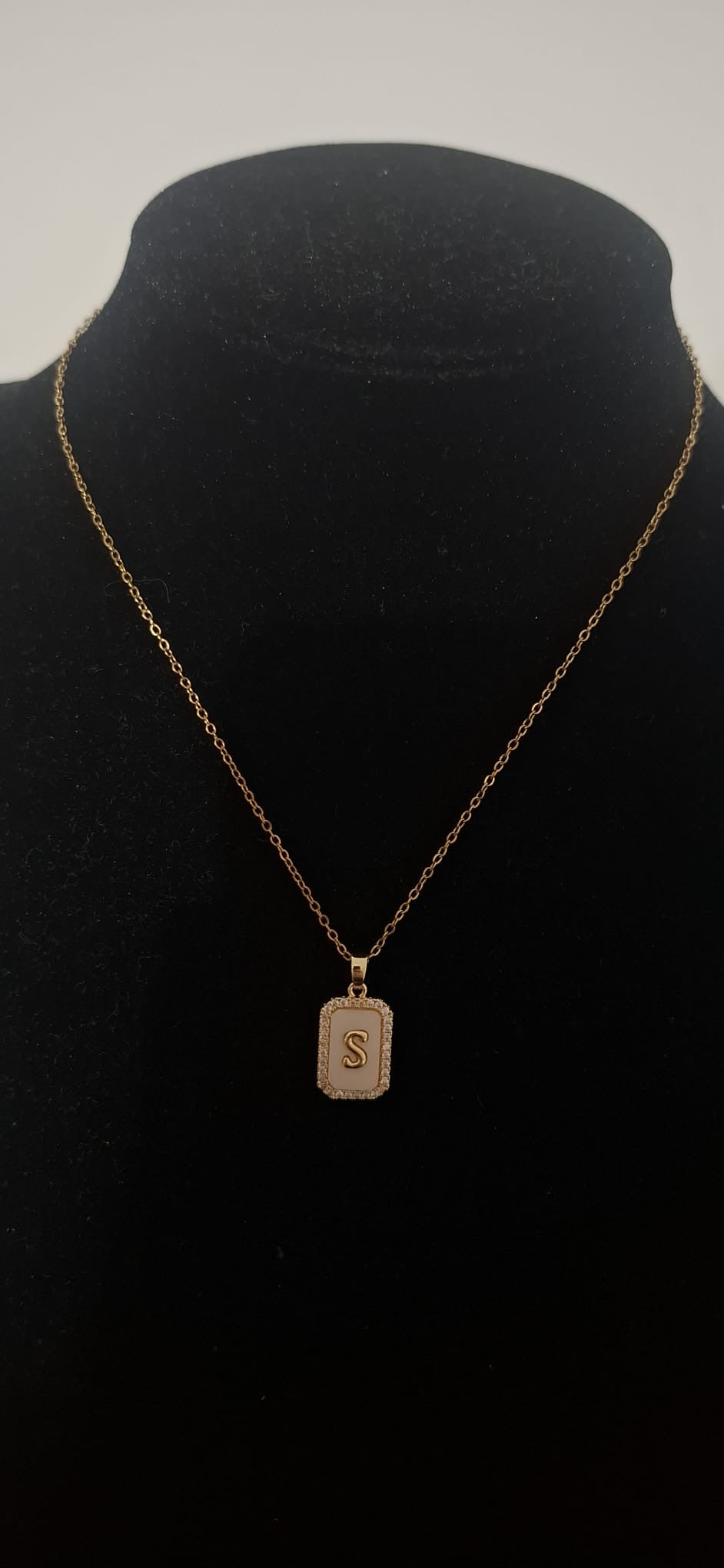Collana lettera
