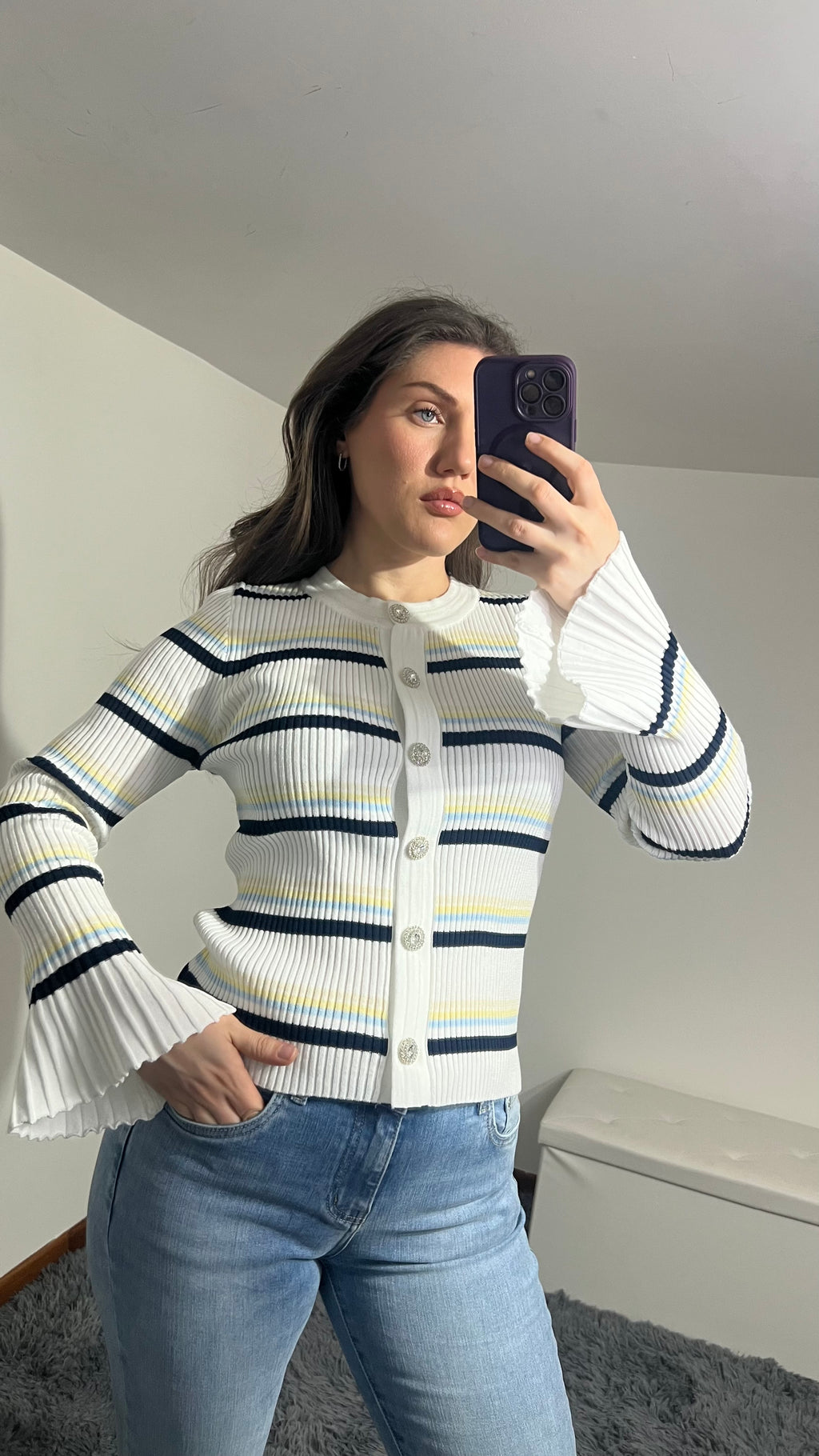 Cardigan Kelly manica a campana con bottoni gioielli