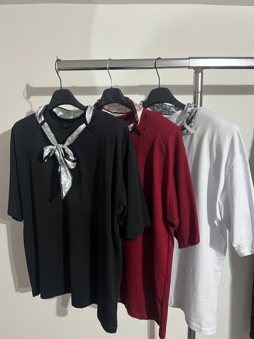 T-shirt Just con foulard