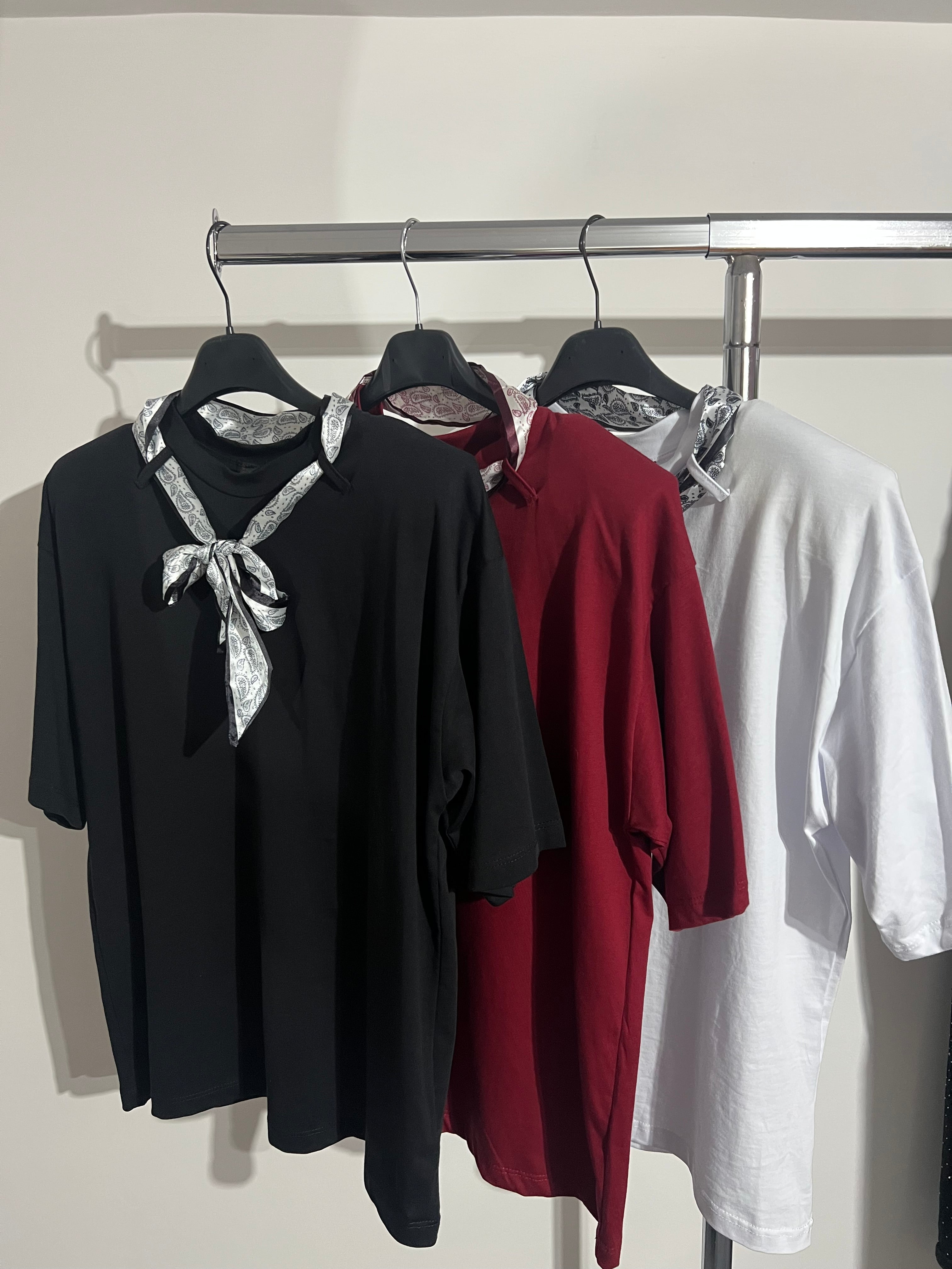 T-shirt Just con foulard