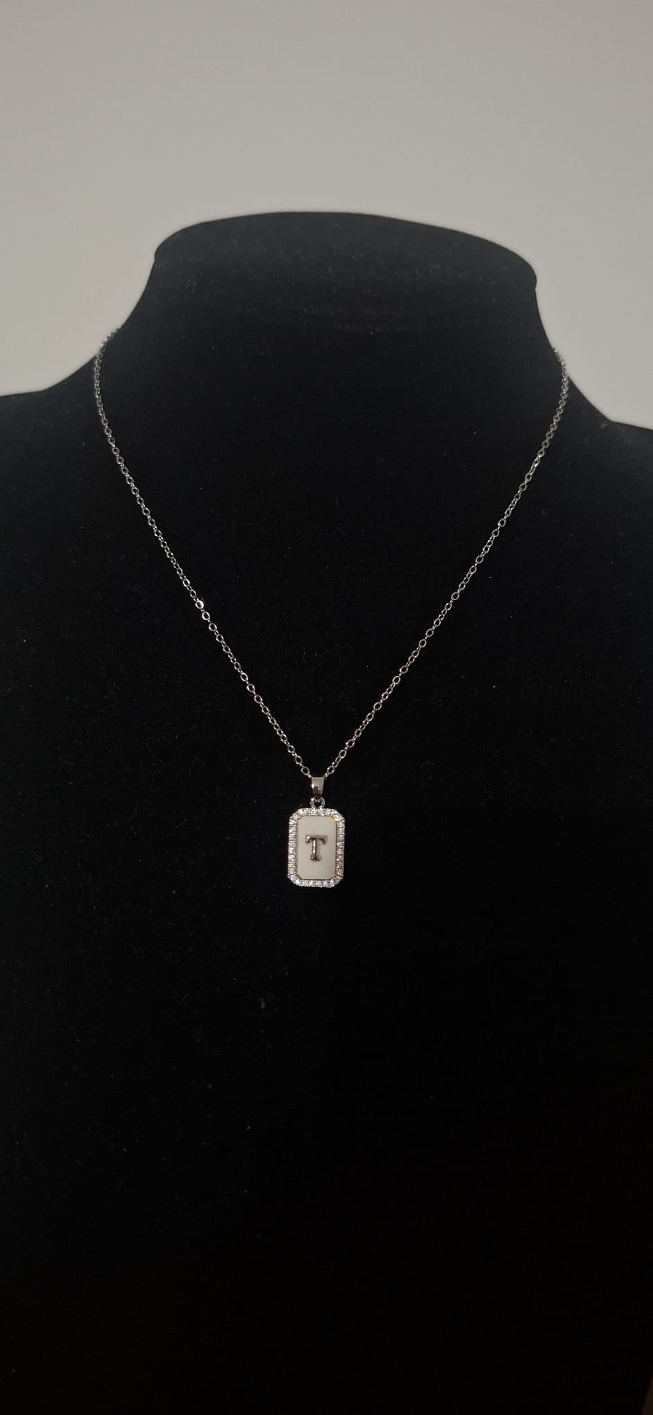 Collana lettera