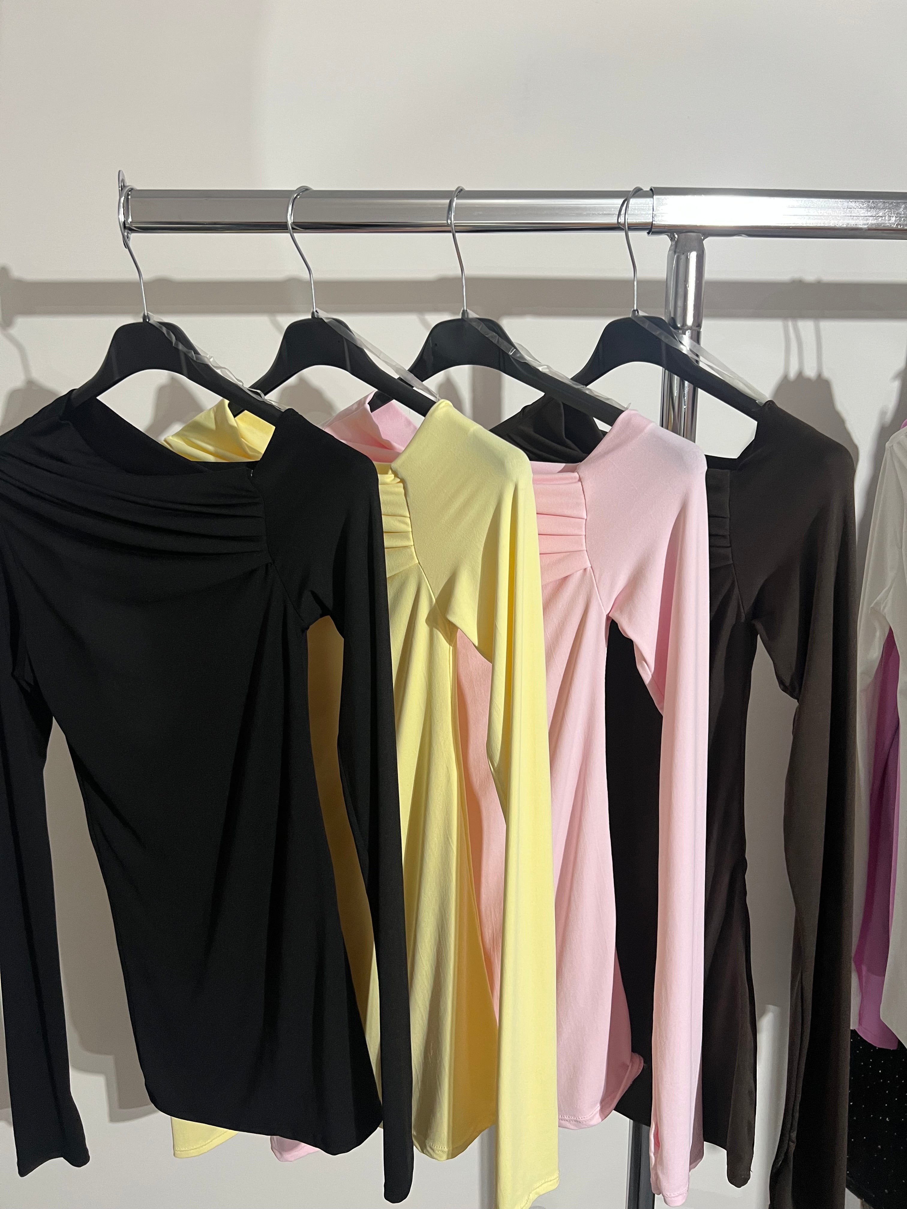 Maglia Kylie asimmetrica