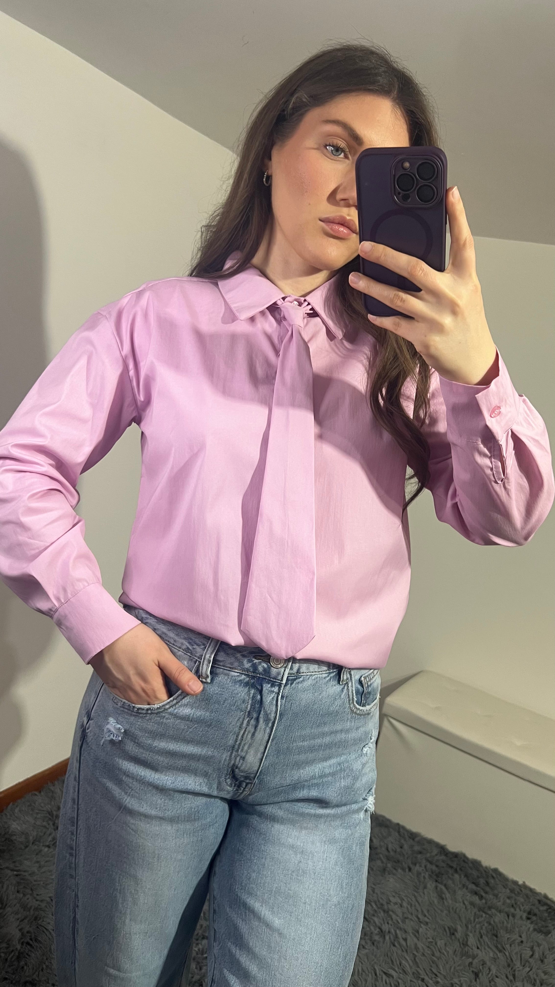 Camicia con cravatta in vari colori