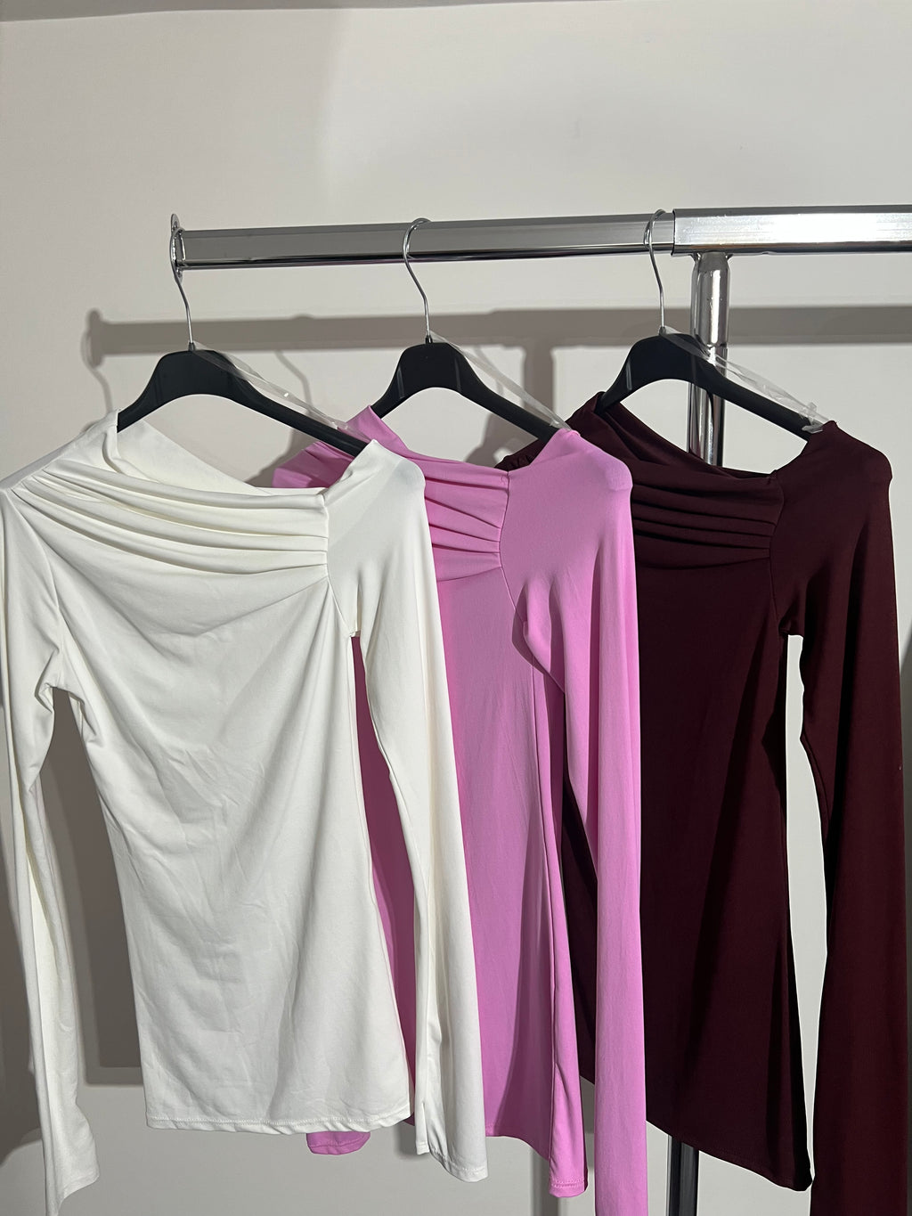 Maglia Kylie asimmetrica