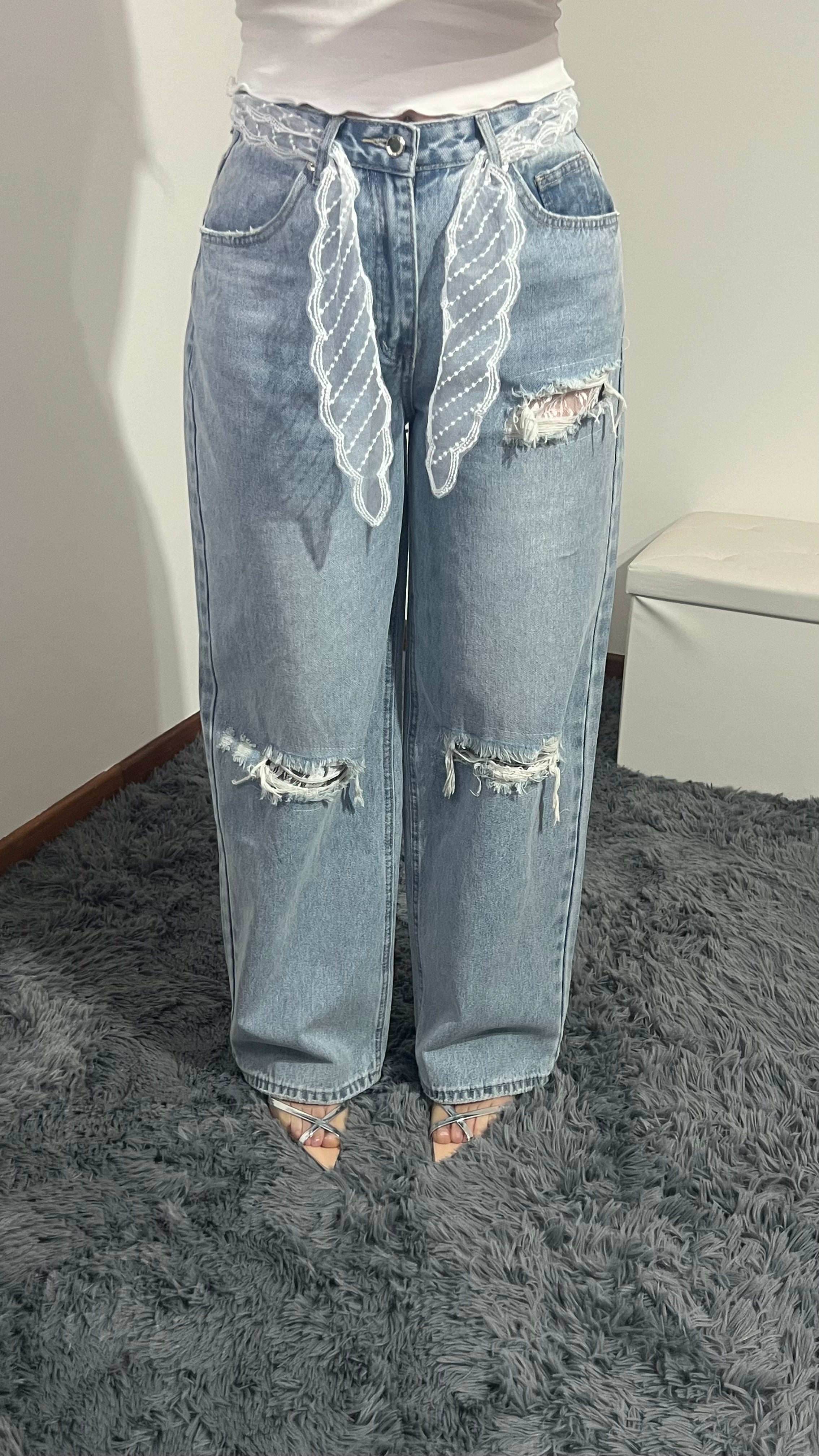 Jeans pizzo con strappi