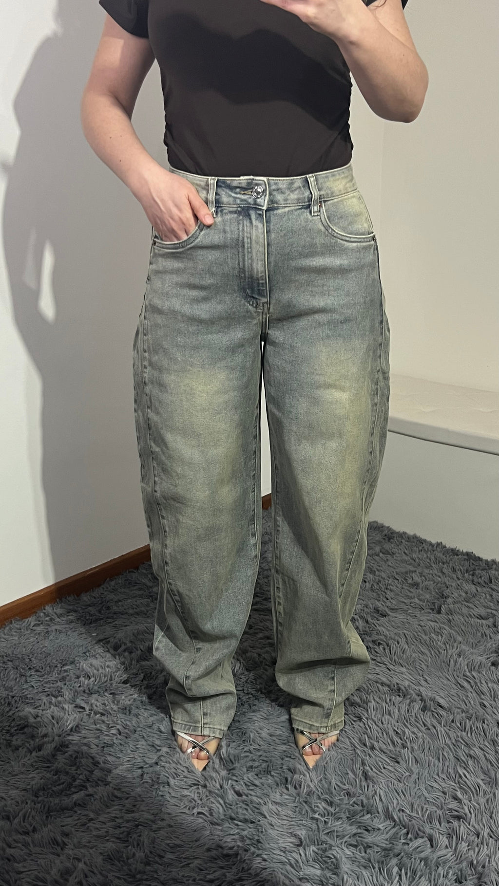 Jeans balloon vita alta sabbiato