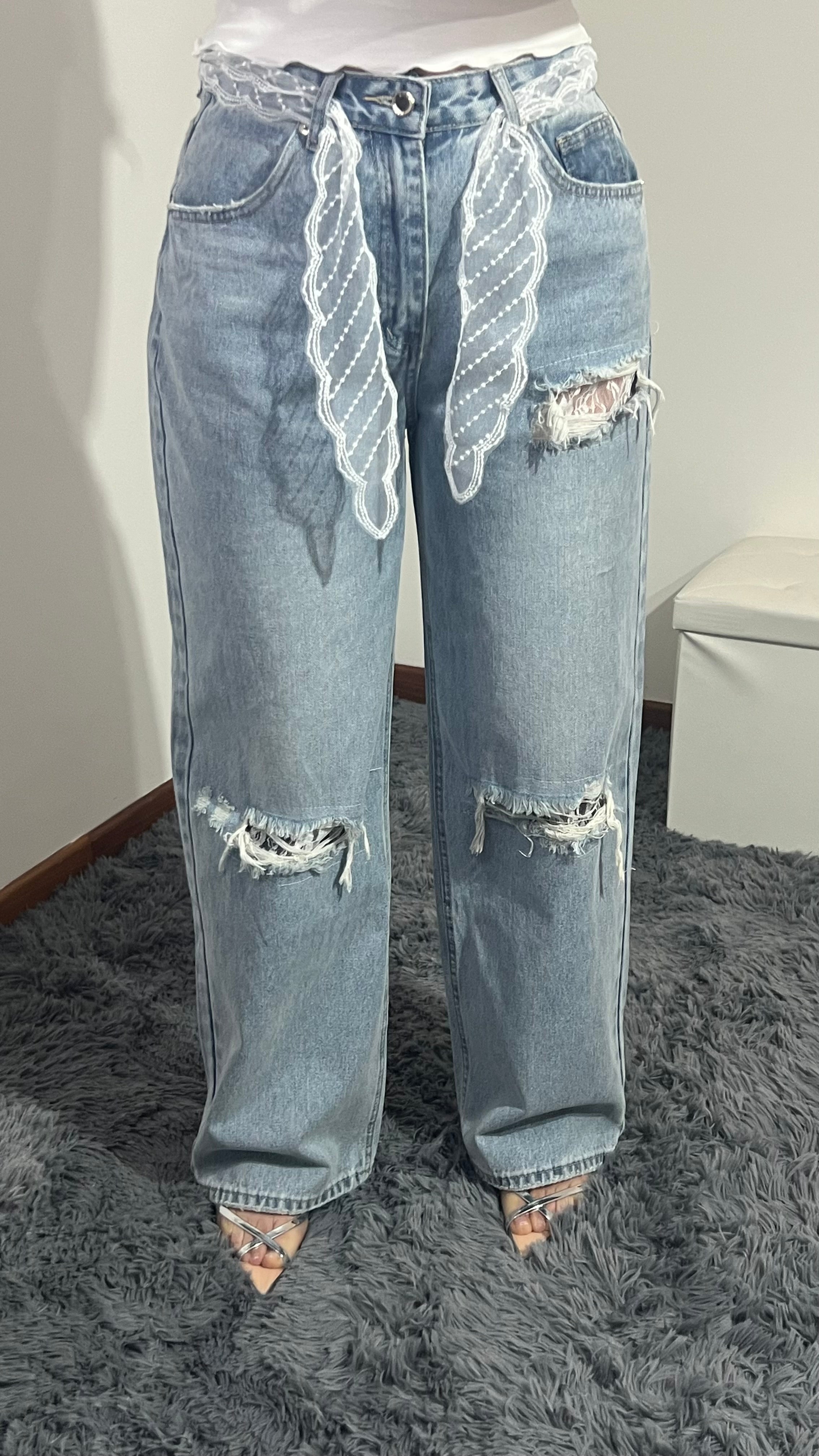 Jeans pizzo con strappi