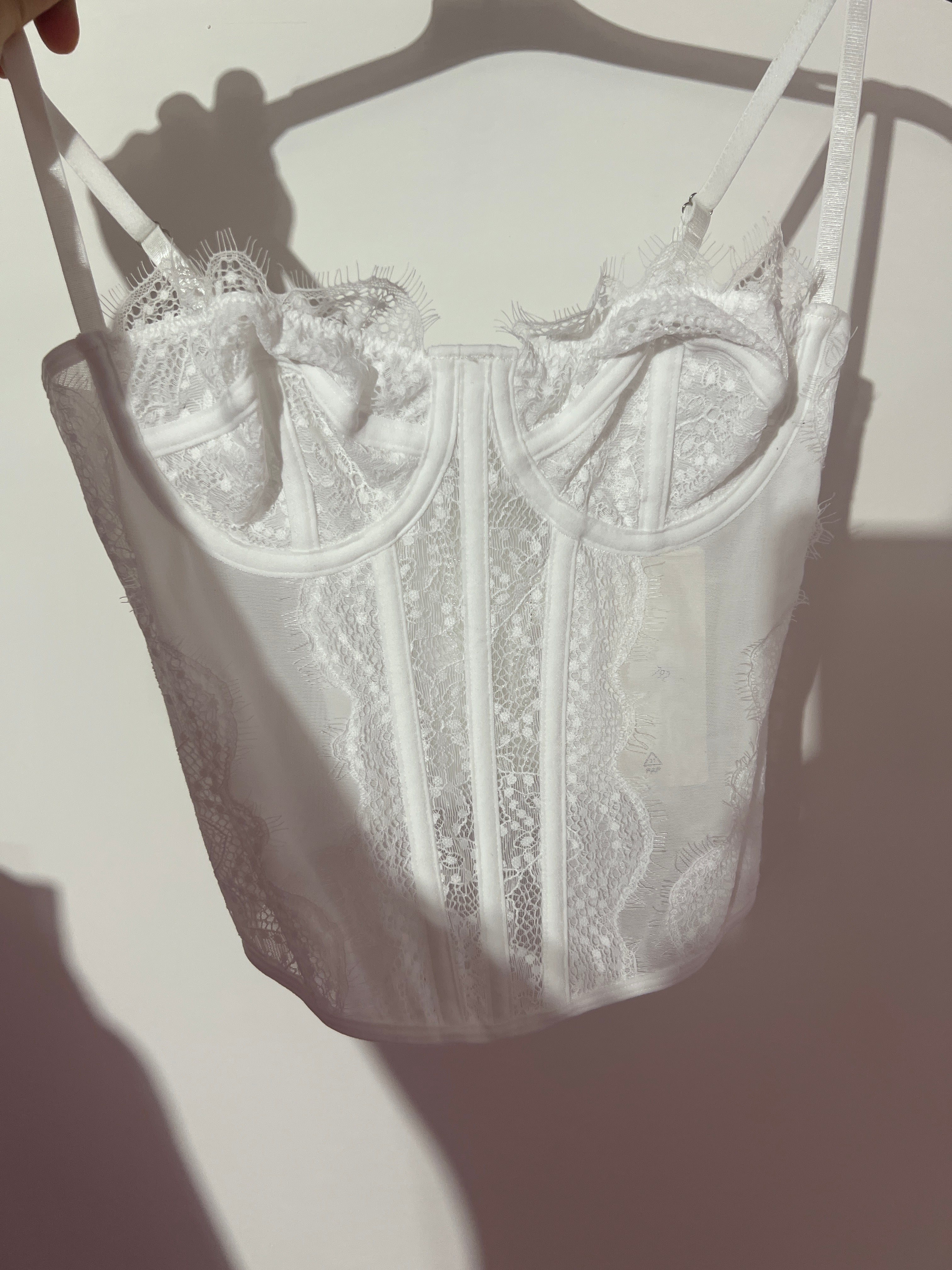 Corsetto in pizzo nero e bianco