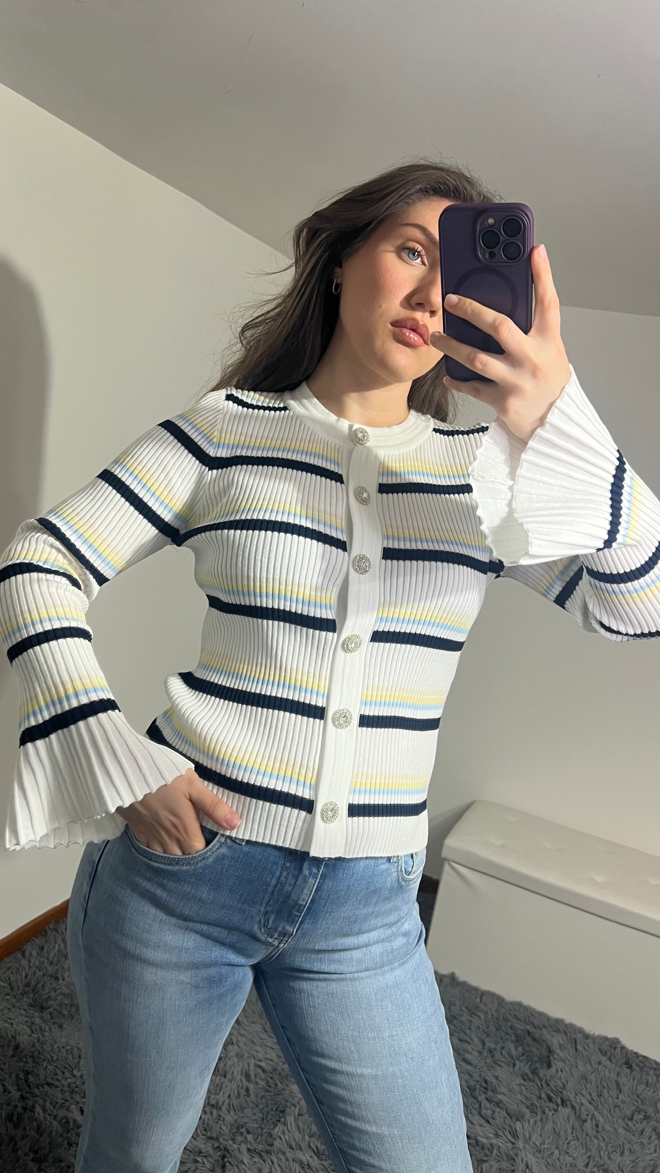 Cardigan Kelly manica a campana con bottoni gioielli