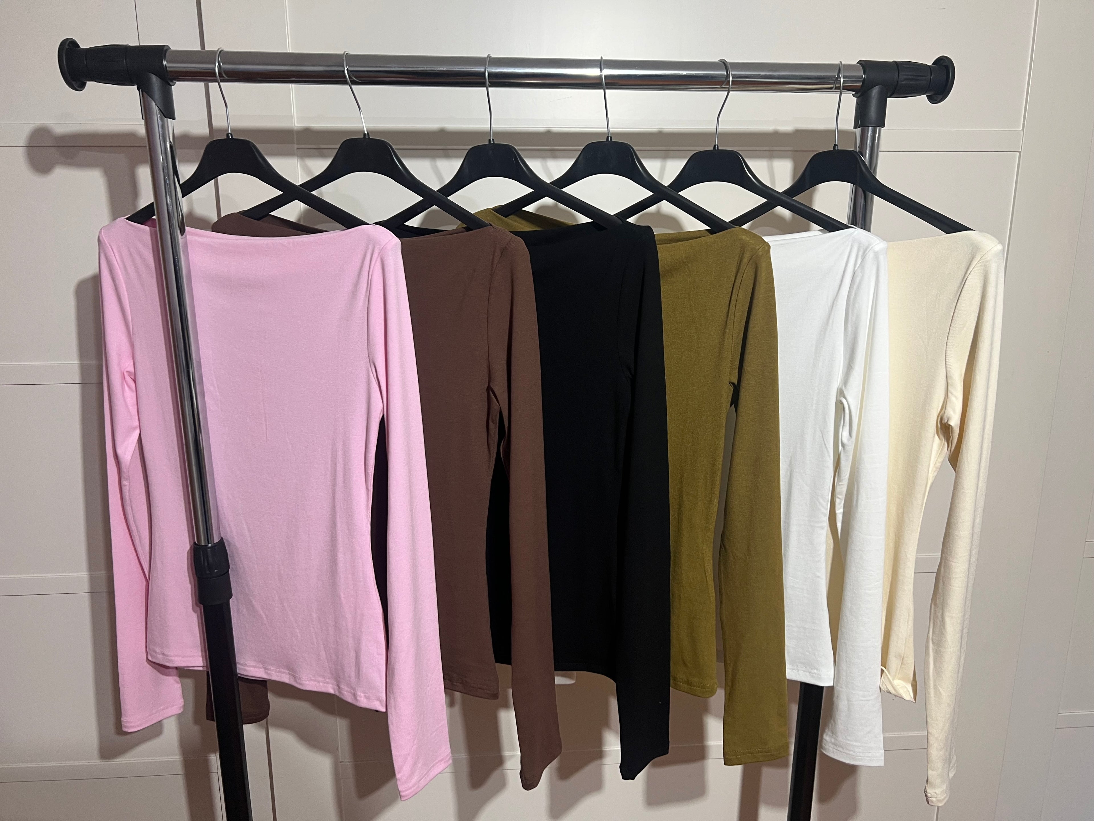 Maglia scollo a barca vari colori